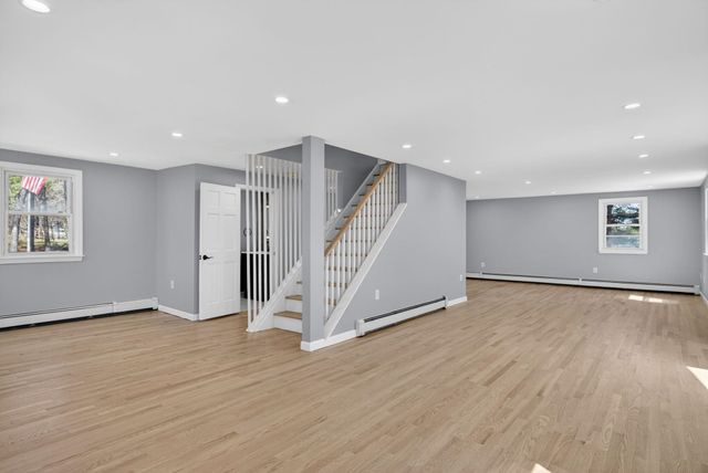 27 Gilcreast Road, Londonderry, NH 03053