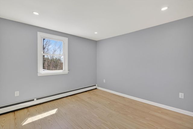 27 Gilcreast Road, Londonderry, NH 03053