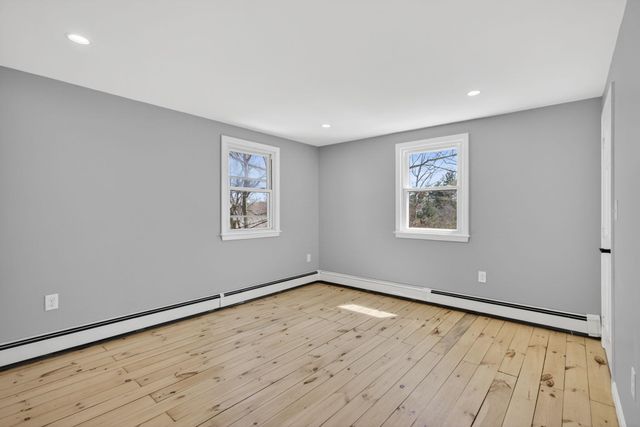 27 Gilcreast Road, Londonderry, NH 03053