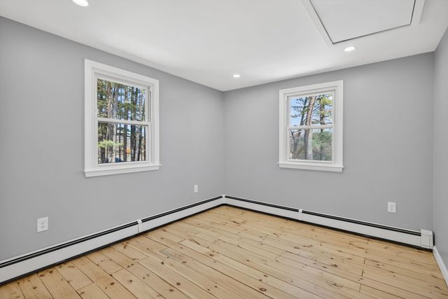 27 Gilcreast Road, Londonderry, NH 03053