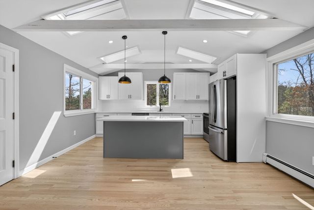 27 Gilcreast Road, Londonderry, NH 03053