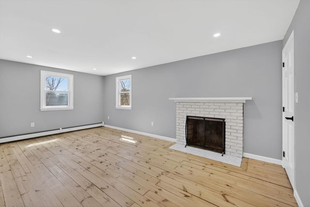 27 Gilcreast Road, Londonderry, NH 03053