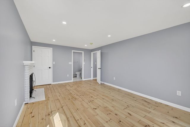 27 Gilcreast Road, Londonderry, NH 03053