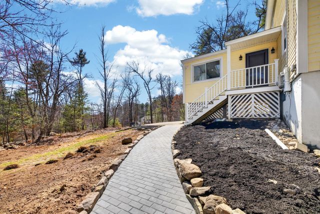 27 Gilcreast Road, Londonderry, NH 03053