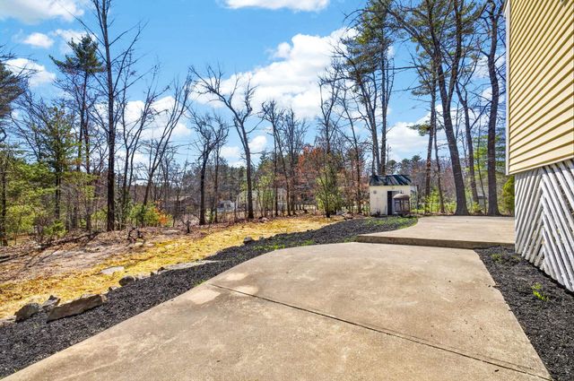 27 Gilcreast Road, Londonderry, NH 03053