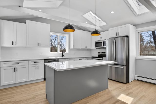 27 Gilcreast Road, Londonderry, NH 03053