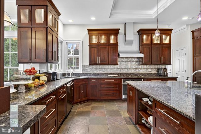6623 LOCUST WAY, Annandale, VA 22003