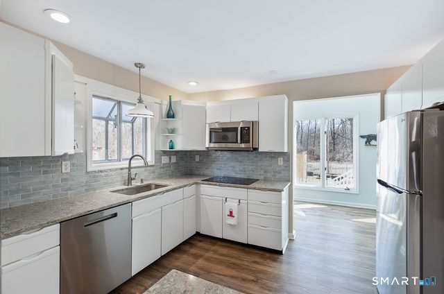 19 Beecher Road, Woodbridge, CT 06525