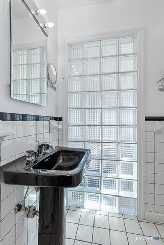 19 Beecher Road, Woodbridge, CT 06525