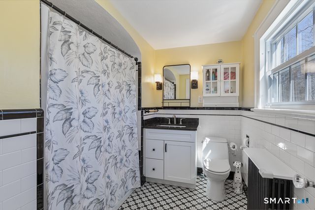 19 Beecher Road, Woodbridge, CT 06525