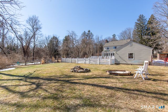 19 Beecher Road, Woodbridge, CT 06525