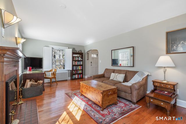 19 Beecher Road, Woodbridge, CT 06525