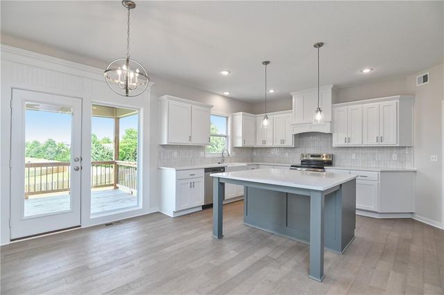 2673 W Park Street, Olathe, KS 66061