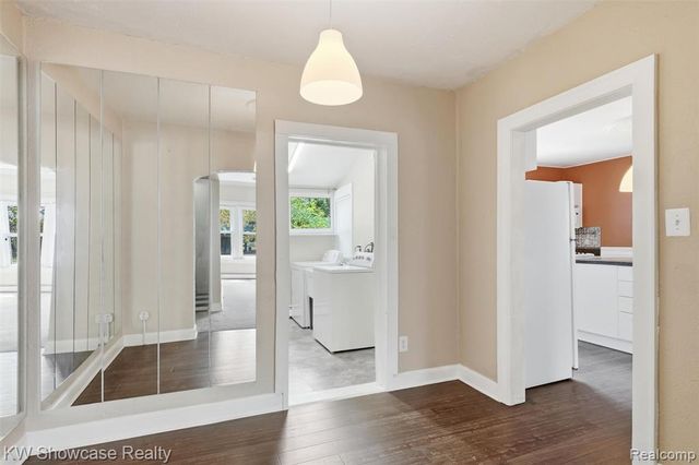 2220 Wixom Road, Commerce Twp, MI 48382