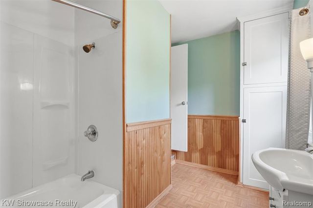 2220 Wixom Road, Commerce Twp, MI 48382