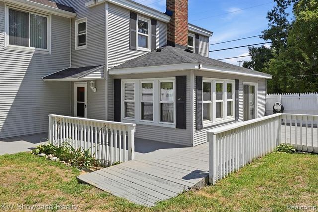 2220 Wixom Road, Commerce Twp, MI 48382