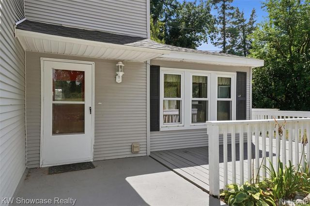 2220 Wixom Road, Commerce Twp, MI 48382