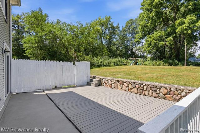 2220 Wixom Road, Commerce Twp, MI 48382