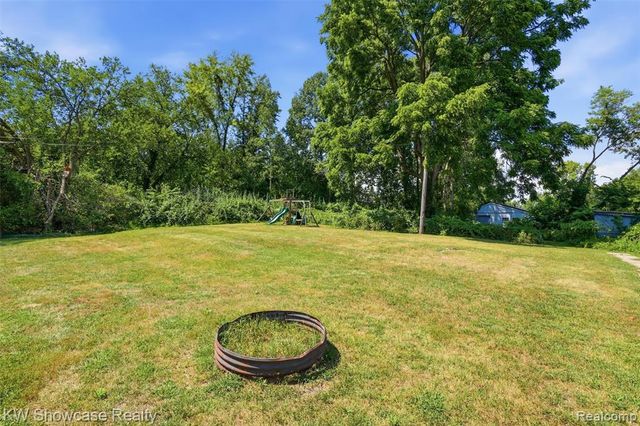 2220 Wixom Road, Commerce Twp, MI 48382