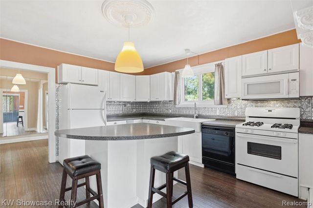 2220 Wixom Road, Commerce Twp, MI 48382