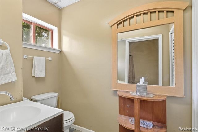 2220 Wixom Road, Commerce Twp, MI 48382