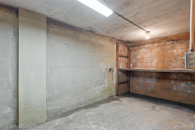 2220 Wixom Road, Commerce Twp, MI 48382