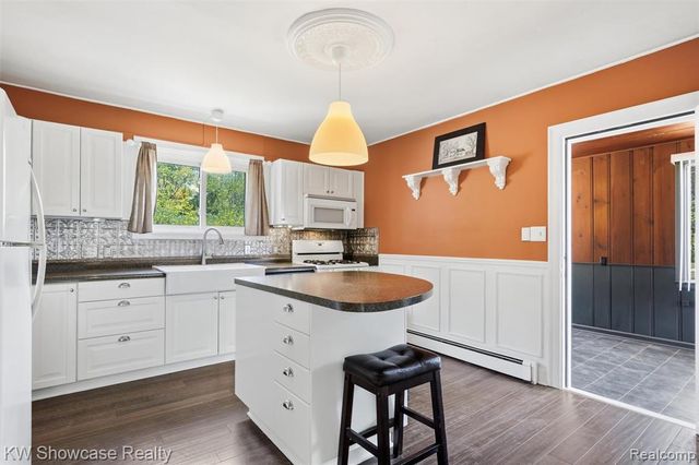 2220 Wixom Road, Commerce Twp, MI 48382