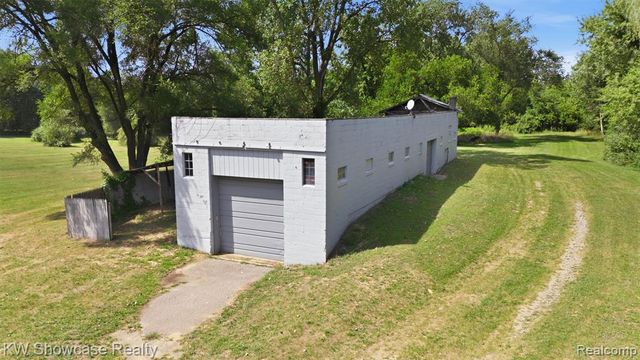 2220 Wixom Road, Commerce Twp, MI 48382