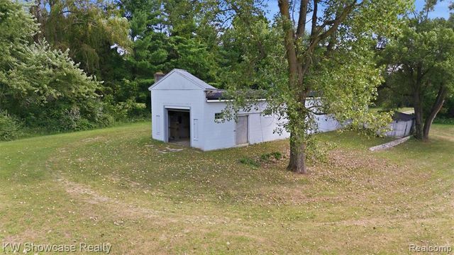 2220 Wixom Road, Commerce Twp, MI 48382