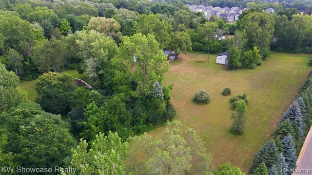 2220 Wixom Road, Commerce Twp, MI 48382