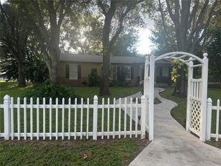 10520 HENDERSON ROAD, Tampa, FL 33625