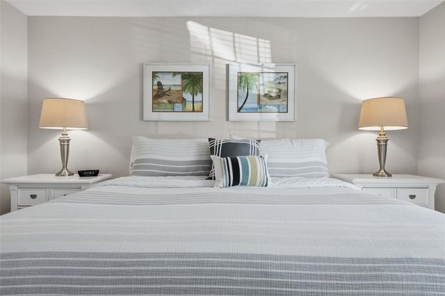 3783 POMPANO B, St Petersburg, FL 33705