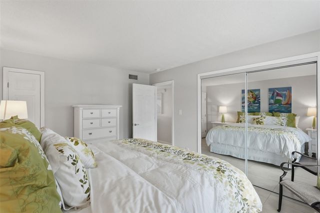 3783 POMPANO B, St Petersburg, FL 33705