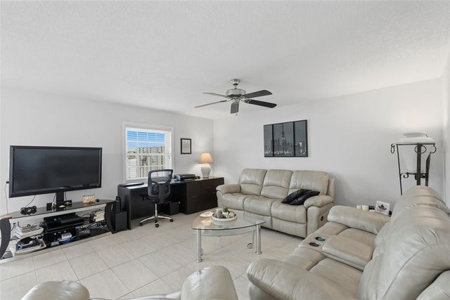 3783 POMPANO B, St Petersburg, FL 33705