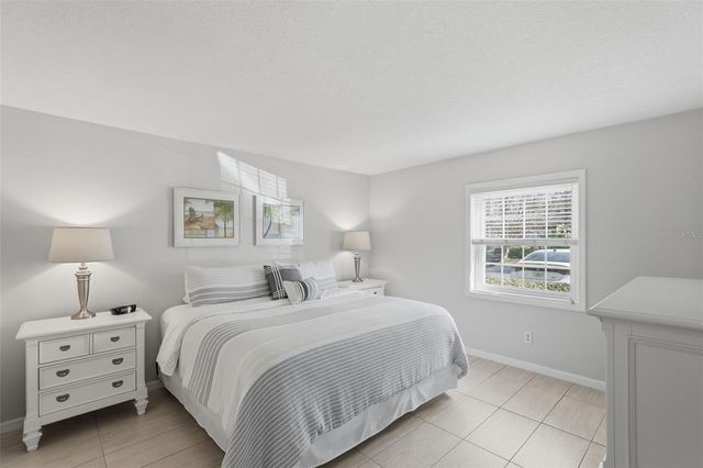 3783 POMPANO B, St Petersburg, FL 33705