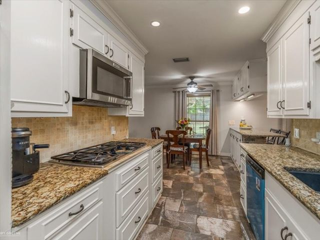 7433 Camelback Drive, Shreveport, LA 71105
