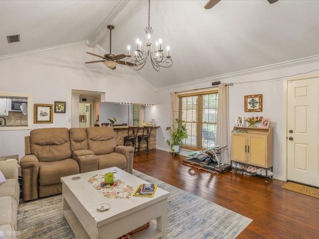 7433 Camelback Drive, Shreveport, LA 71105