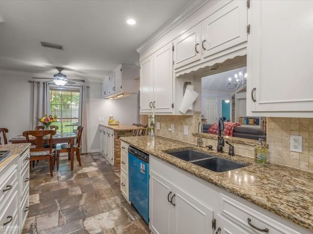 7433 Camelback Drive, Shreveport, LA 71105