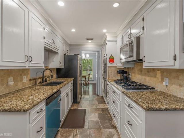 7433 Camelback Drive, Shreveport, LA 71105