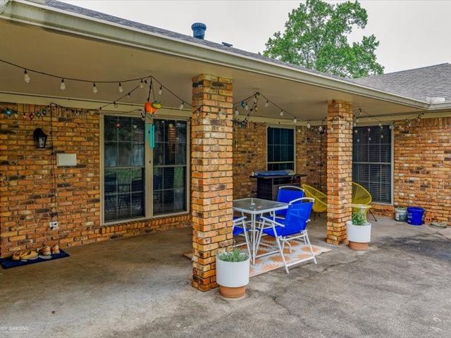 7433 Camelback Drive, Shreveport, LA 71105