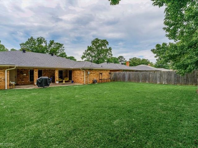 7433 Camelback Drive, Shreveport, LA 71105