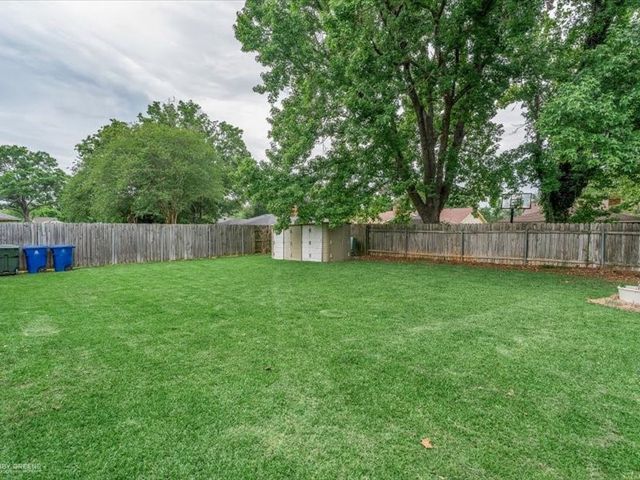 7433 Camelback Drive, Shreveport, LA 71105