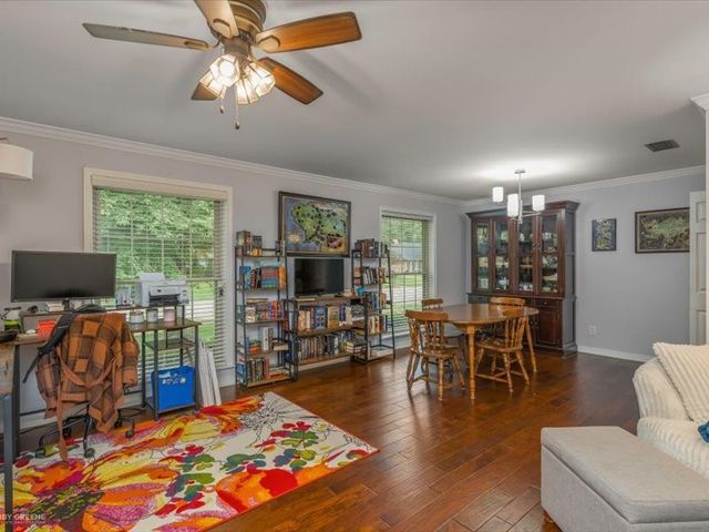 7433 Camelback Drive, Shreveport, LA 71105
