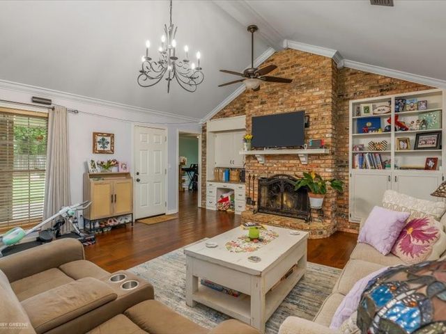 7433 Camelback Drive, Shreveport, LA 71105