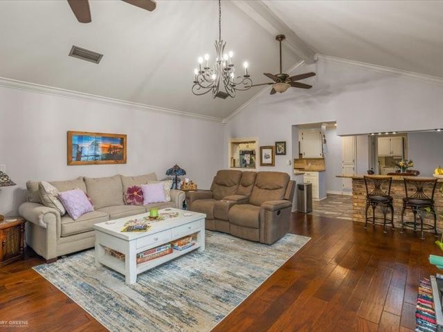 7433 Camelback Drive, Shreveport, LA 71105