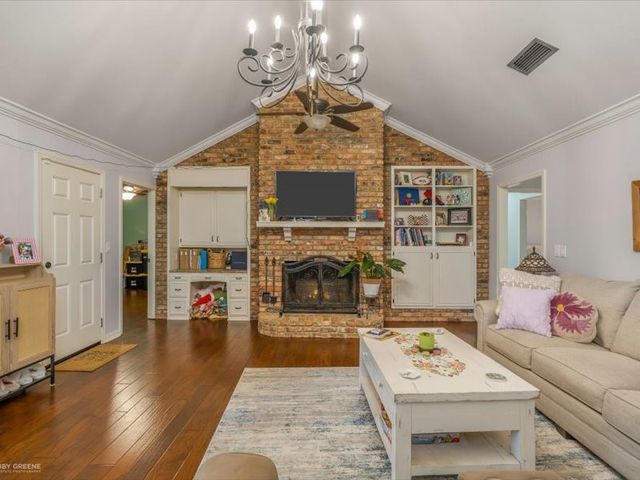 7433 Camelback Drive, Shreveport, LA 71105