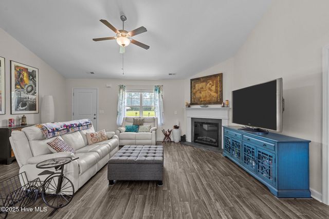 1830 Riggs Road, Maysville, NC 28555