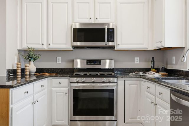 11334 Charlotte View Drive, Charlotte, NC 28277