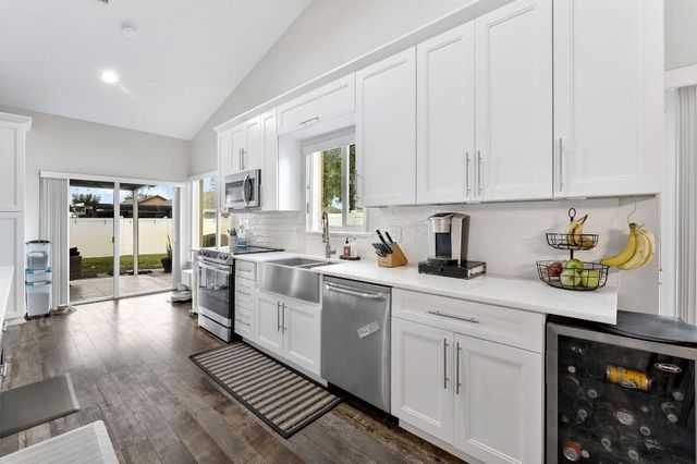 8289 Waccamaw Lane E, Lake Worth, FL 33467