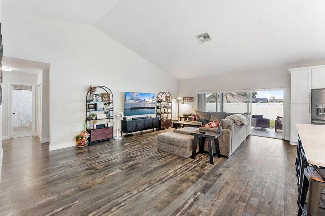 8289 Waccamaw Lane E, Lake Worth, FL 33467